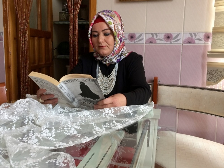 Öldü Denilen İkiz Kardeşlerini Arıyor