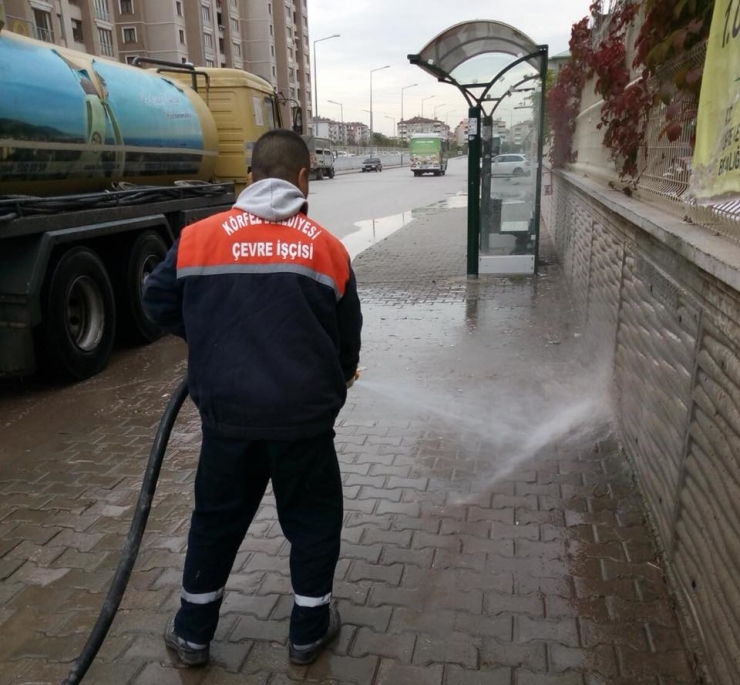 Körfez’de Cadde Ve Sokaklar Yıkanıyor