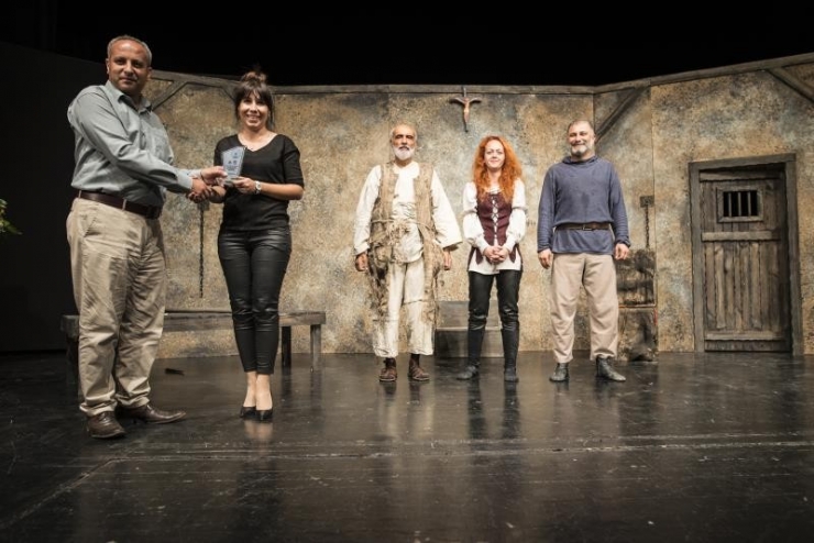 ‘Jeanne D’arc’ın Öteki Ölümü’ Oyunu Adana’da Sahneledi