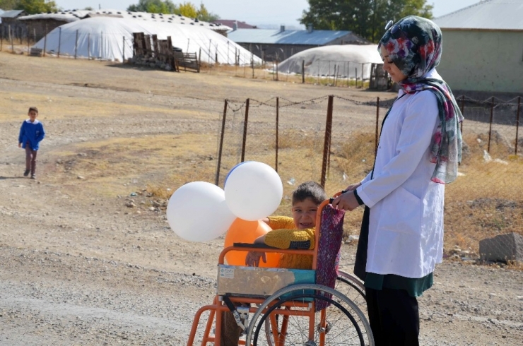 Bedensel Engelli Umut’a Eğitim Desteği