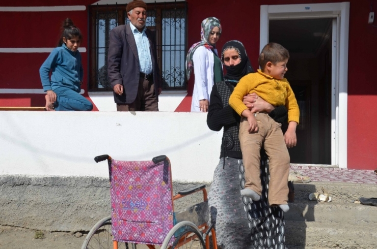 Bedensel Engelli Umut’a Eğitim Desteği