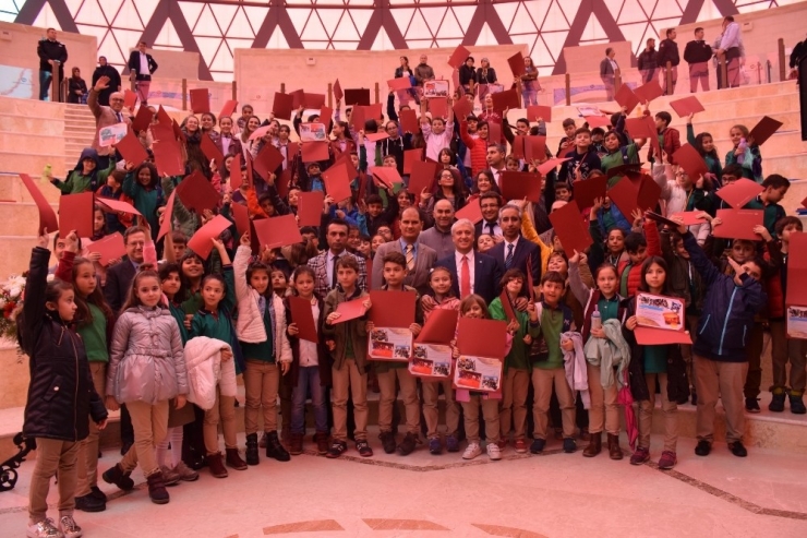 Genç Bilim İnsanları Sertifikalarını Aldı