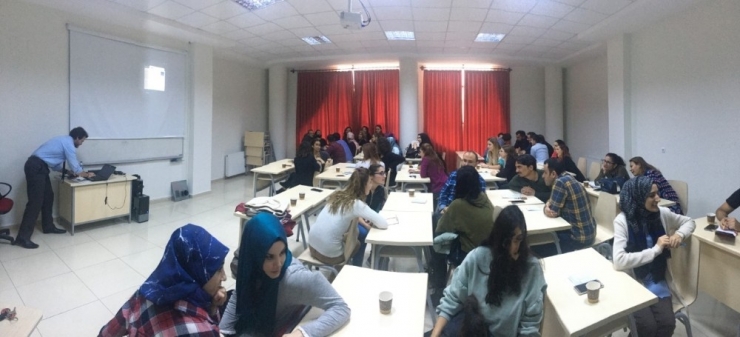 Yabancı Diller Yüksekokulunda ’Teacher Training’ Atölye Çalışması Düzenlendi