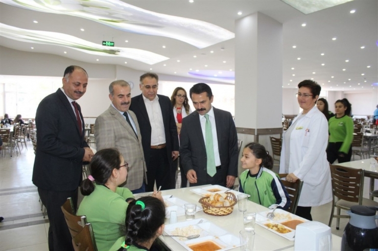 Vali Aktaş, Kardelen Koleji’ni Ziyaret Etti