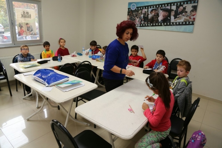 Çocuklar Hem Eğleniyor Hem Öğreniyor