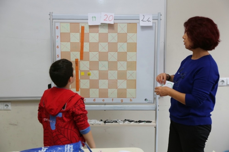 Çocuklar Hem Eğleniyor Hem Öğreniyor