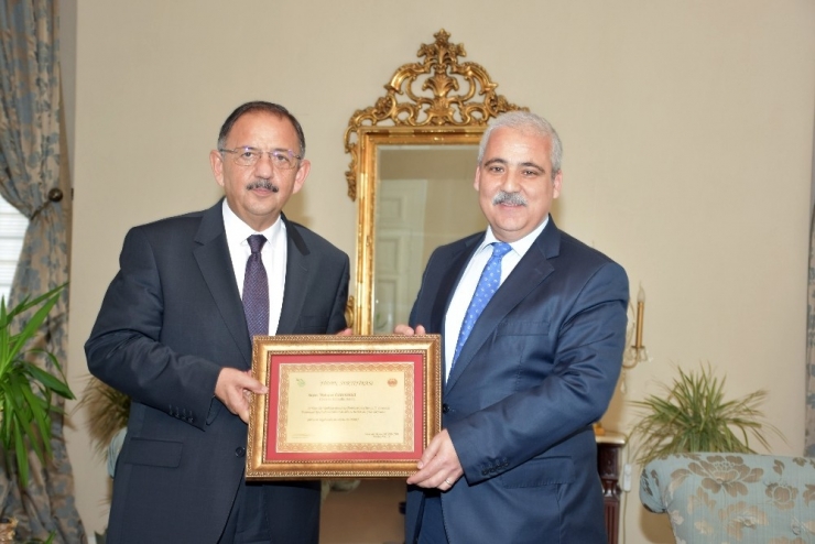 Bakan Özhaseki Belediye Başkanlarının İstifasını Değerlendirdi