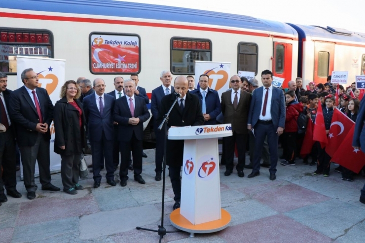 Tekden Cumhuriyet Eğitim Treni Sivas’a Uğurlandı