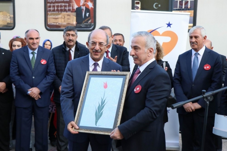 Tekden Cumhuriyet Eğitim Treni Sivas’a Uğurlandı