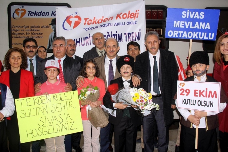 Cumhuriyet Eğitim Treni Sivas’ta
