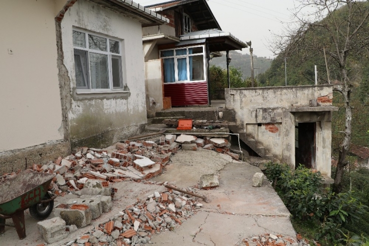 Rize’de Köprülü Köyü Sakinleri Diken Üstünde