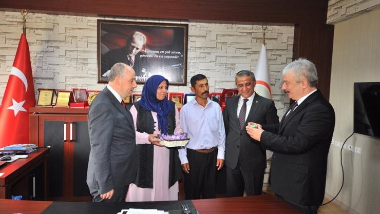 Safran Yetiştiren Kadın Çiftçiye Altın Ödülü