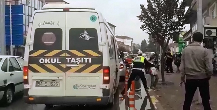 Trafik Polisinden Alkışlanacak Hareket