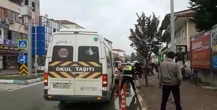 Trafik Polisinden Alkışlanacak Hareket