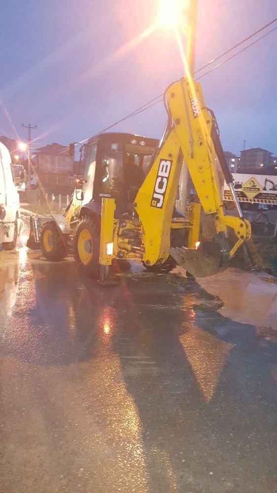 Kaynarca’ya 4 Saatte Metrekareye 80 Kilogram Yağış Düştü