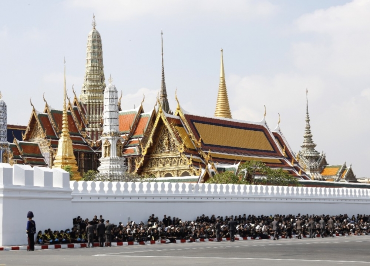 Tayland Eski Kralını Uğurluyor