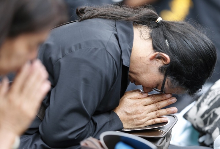 Tayland Eski Kralını Uğurluyor