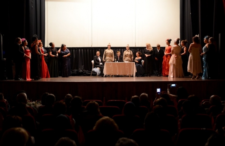 Annelerden Cumhuriyet Bayramı Gösterisi