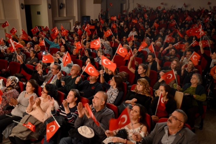 Annelerden Cumhuriyet Bayramı Gösterisi