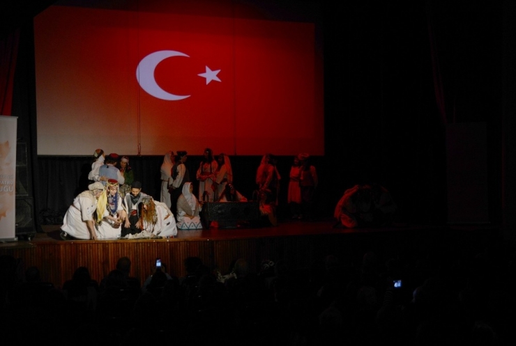 Annelerden Cumhuriyet Bayramı Gösterisi