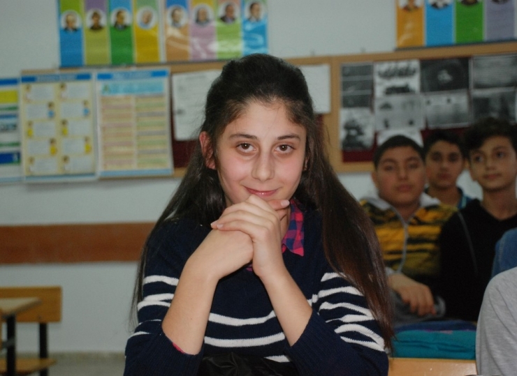 Nisanur İçin Öğretmenleri İşaret Dili Öğreniyor