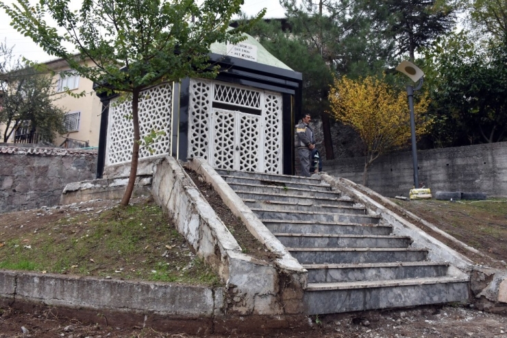 Tokat’ta “Erzurumlu Emrah” Türbesi Restore Ediliyor