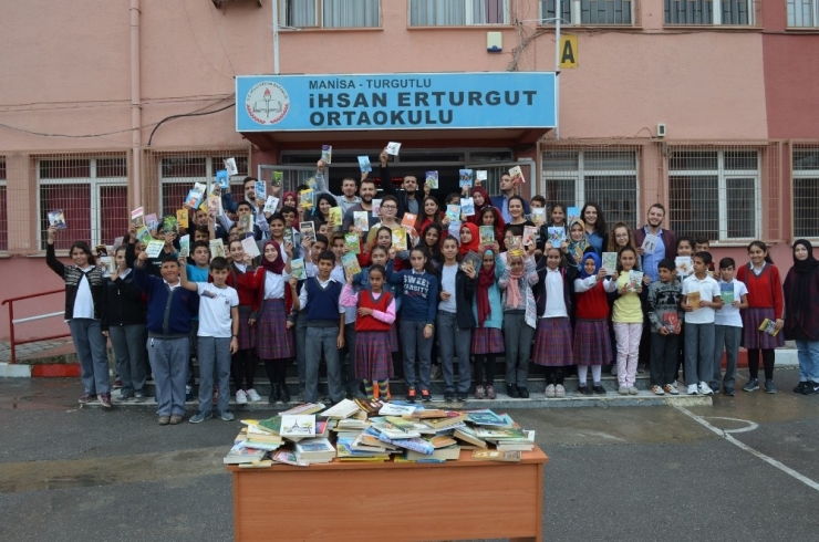Kütüphanelerini Tiyatro Oyunu İle Kurdular