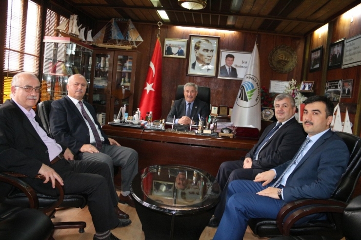 Başkan Yılmaz Ve Beraberindekiler Kaymakam Karakaya’yı Ziyaret Etti