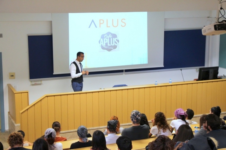 Öğrencilere Hastane Mutfağını Anlattı