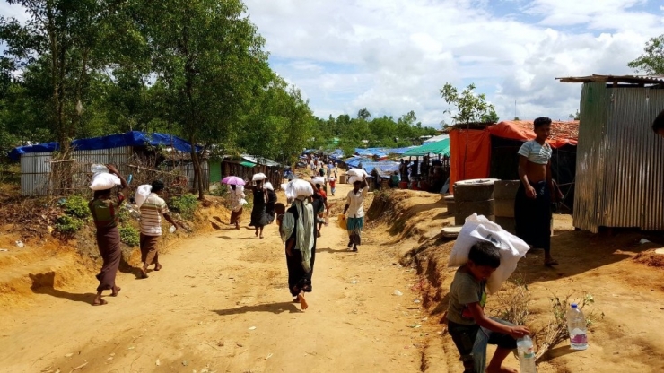 Türk Kökenli Siyasetçi Rohingya Kamplarını İnceledi