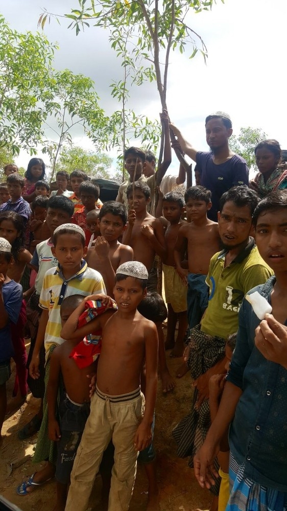 Türk Kökenli Siyasetçi Rohingya Kamplarını İnceledi