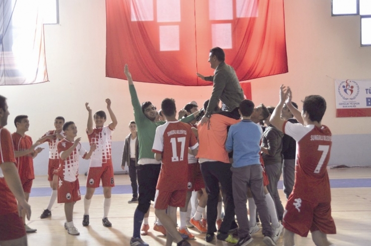 Sungurlu’da Futsal Turnuvası Düzenlendi