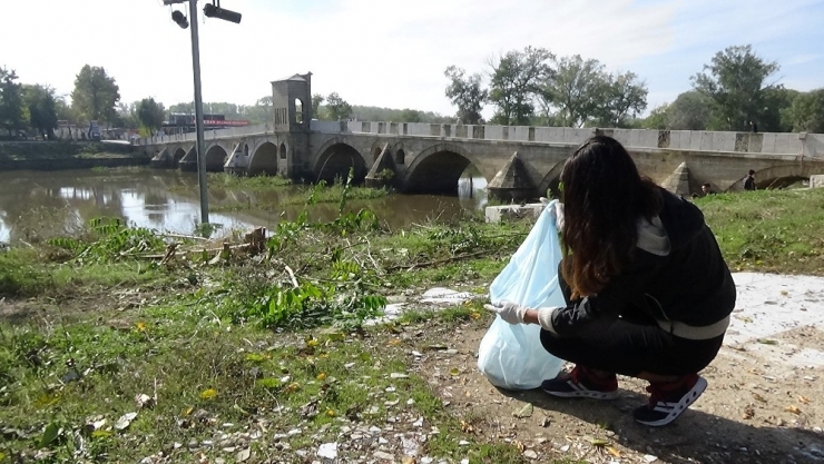 Haluk Levent’in İzinden Gidiyorlar