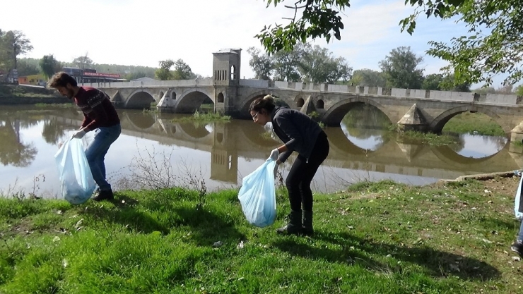 Haluk Levent’in İzinden Gidiyorlar