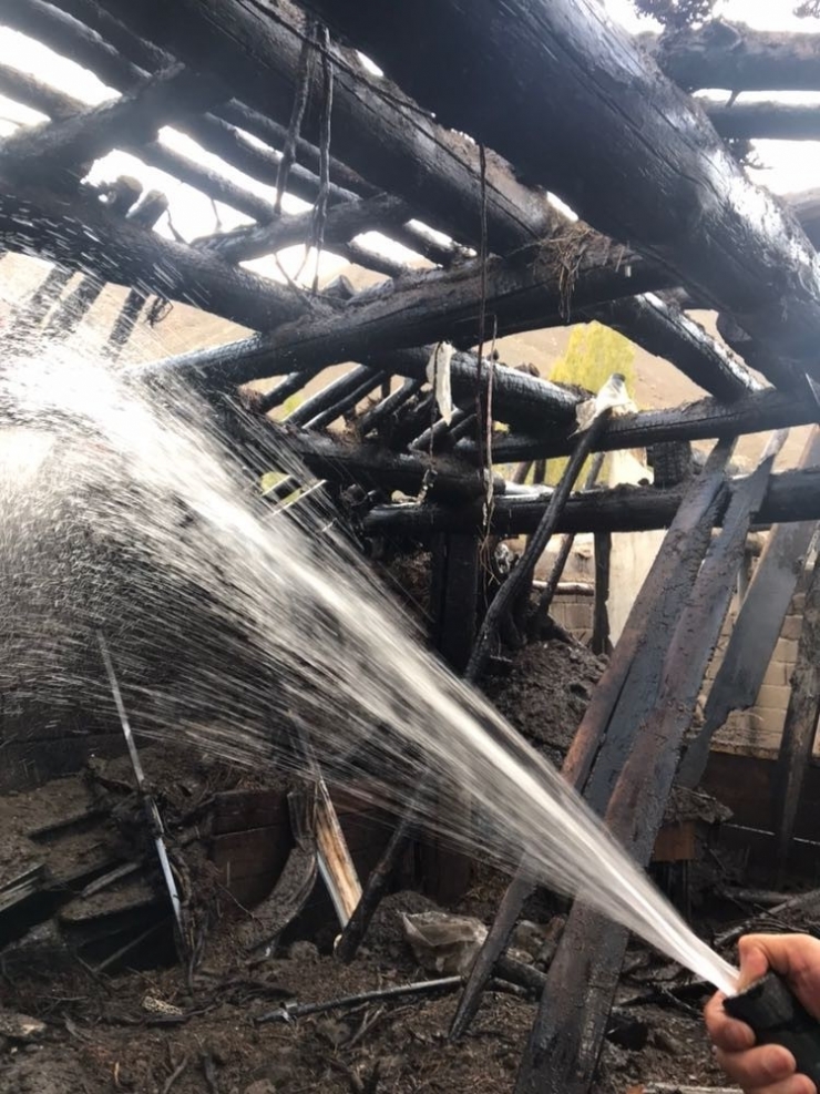 İtfaiye Aracı Yangın Dönüşü Kaza Yaptı