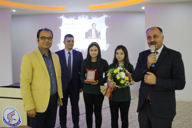 Kardelen Kariyer Günlerinde Öğrenciler Doç.dr. Erdal Yerdelen İle Buluştu