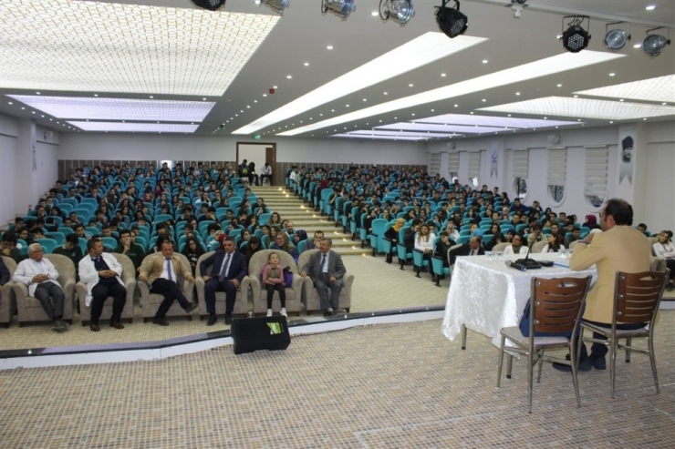 Kardelen Kariyer Günlerinde Öğrenciler Doç.dr. Erdal Yerdelen İle Buluştu