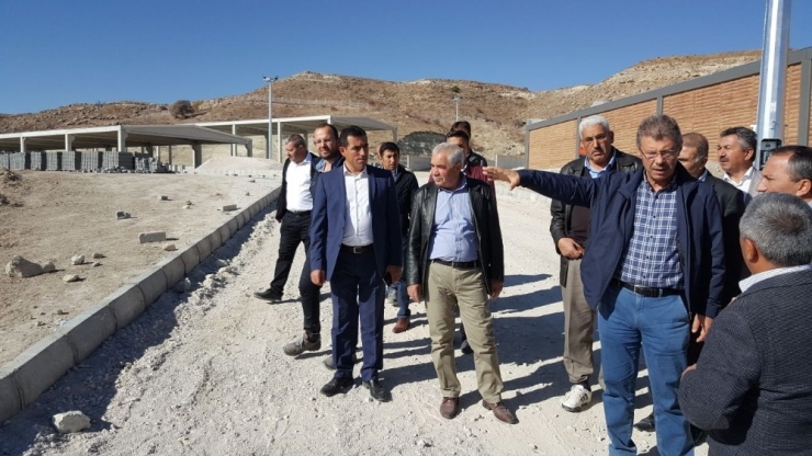 Başkan Akay, Pazarören Çiftçi Eğitim Merkezi Ve Besi Çiftliği İnşaatında İncelemelerde Bulundu