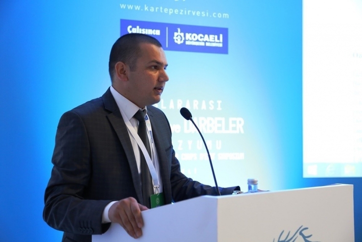 Afgan Akademisyen İzzettullah Zeki: