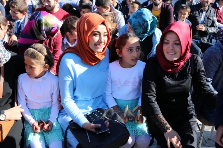 Kyk Öğrencilerinden ‘Kardeş Okula’ Kitap Desteği