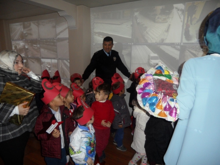 Minikler İlçe Emniyet Müdürlüğünü Ziyaret Etti