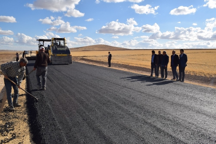 Mucur İlçesi Gümüşkümbet Köyü Yolu Asfaltında Son Aşamaya Gelindi