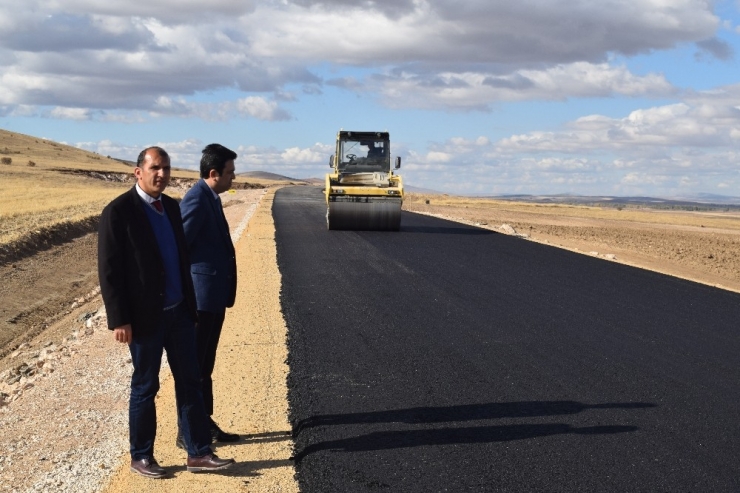 Mucur İlçesi Gümüşkümbet Köyü Yolu Asfaltında Son Aşamaya Gelindi