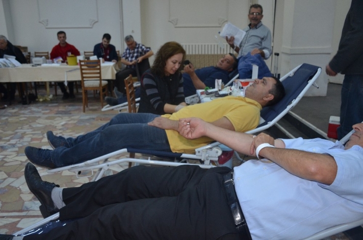 Muhtarlar 47 Ünite Kan Bağışında Bulundular