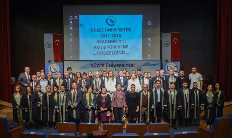 Düzce Üniversitesi’nde 2017-2018 Akademik Yılı Açılış Töreni Gerçekleştirildi