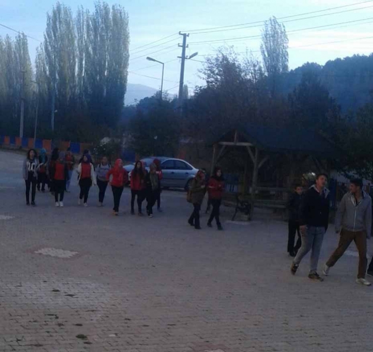 Sağlıklı Yaşam İçin Öğrenciler Her Sabah Spor Yapıyor