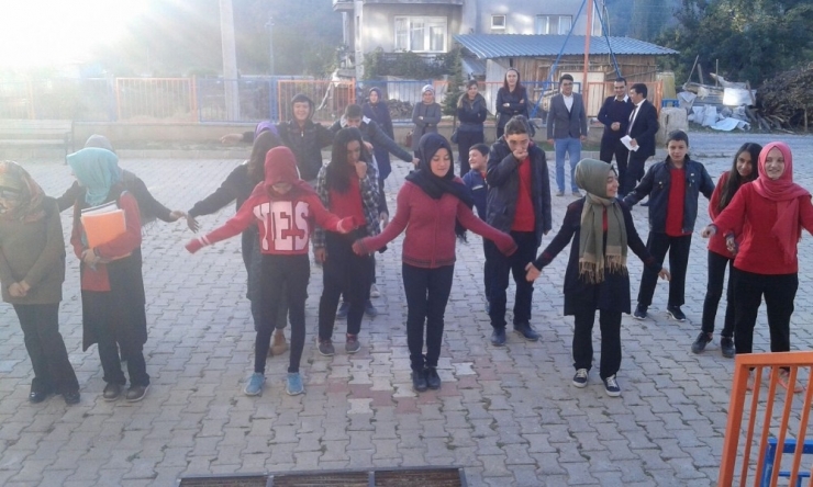 Sağlıklı Yaşam İçin Öğrenciler Her Sabah Spor Yapıyor