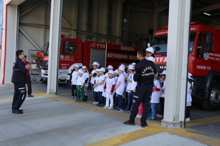 Minik Gezginler İtfaiye Teşkilatını Ziyaret Etti