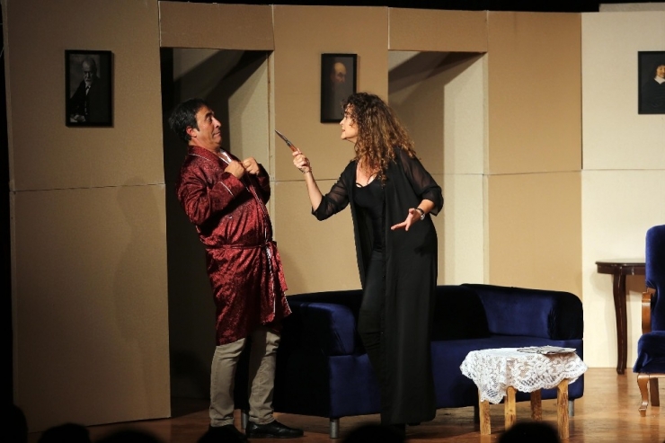 ”Kocamın Nişanlısı” Yenimahalle Sahnesinde