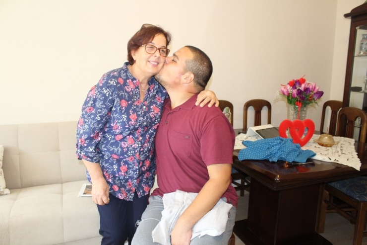 Reddedilince Kilo Verip Eski Kıyafetlerini Kesti